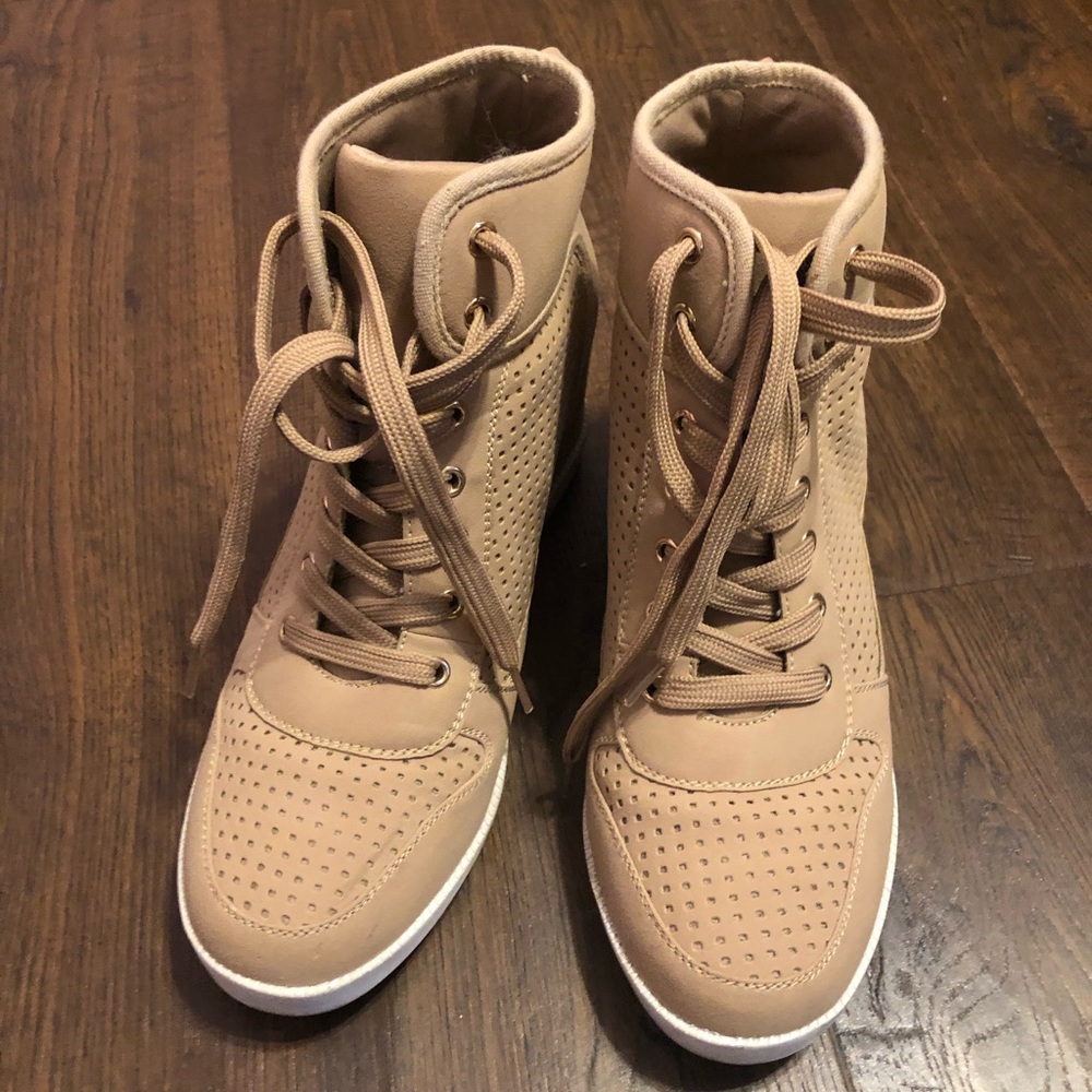Cream High heeled sneakers
